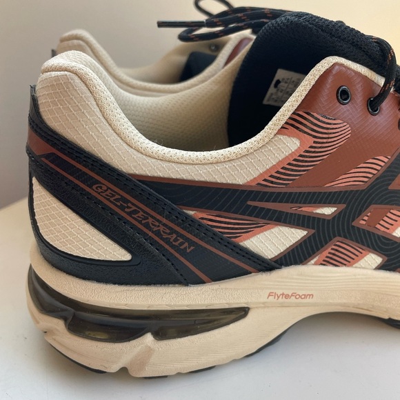 NWOT ASICS Gel-Terrain Sportstyle Sneakers Size 8.5 Men’s - Picture 5 of 15